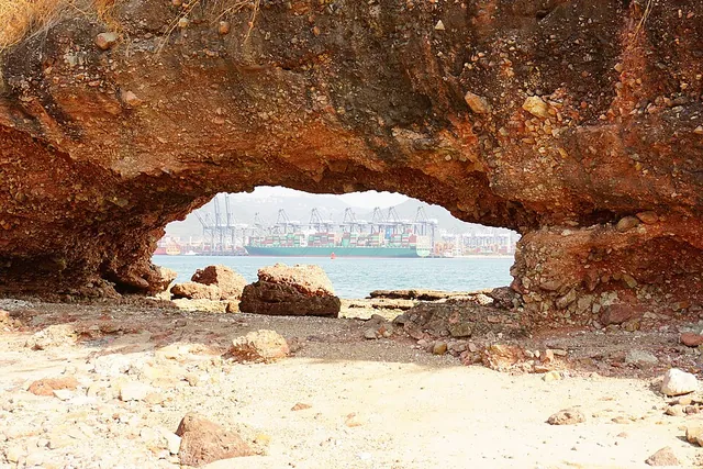 Ap Chau sea arch