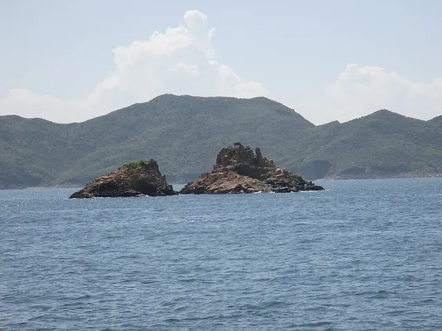 Bluff Island behind the Ma Tsai Pai rocks