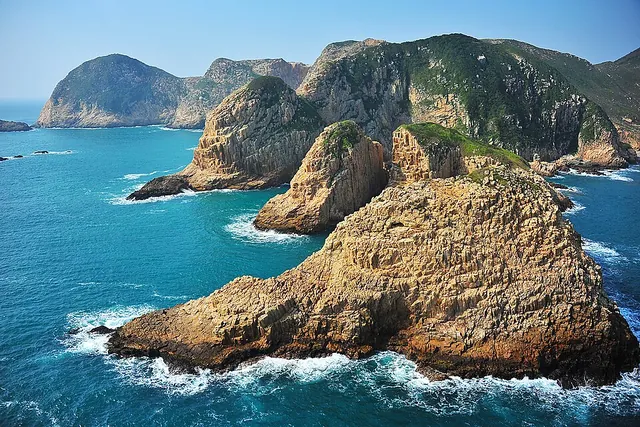 Basalt Island sea cliffs