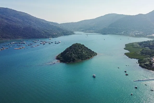 Wu Chau, Three Fathoms Cove