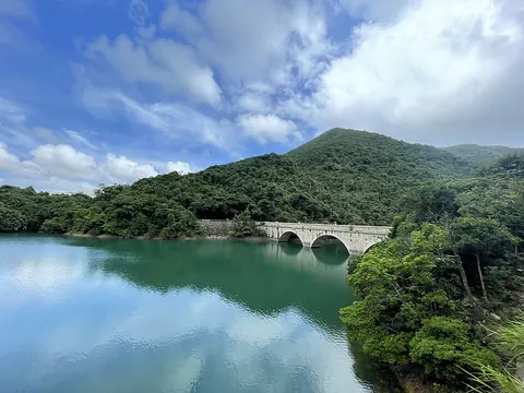 Tai Tam Tuk Reservoir and its masonry bridge