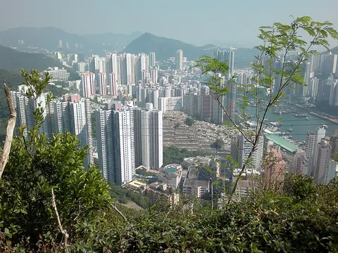 從港島徑望香港仔及田灣