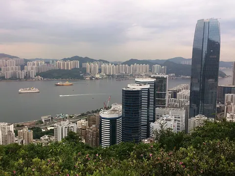 從步道望鰂魚涌及油塘