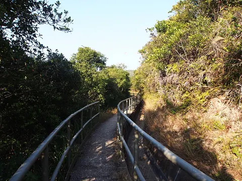 砵甸乍山引水道